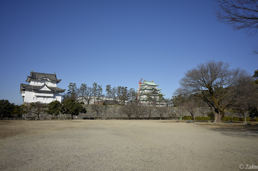 二の丸庭園側から名古屋城を見る